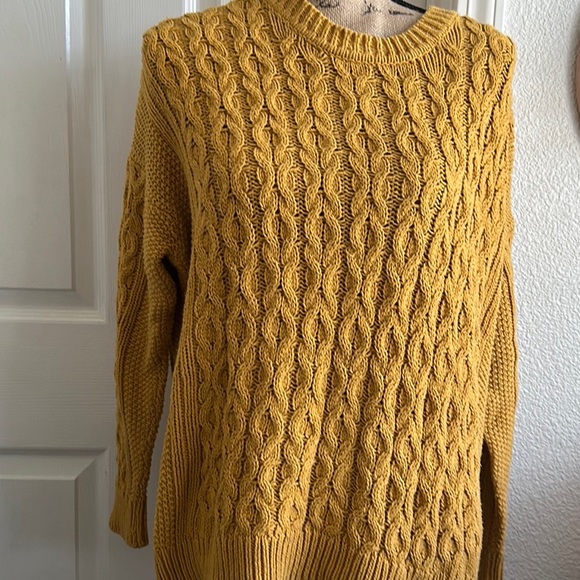 H&M Cable Knit Scoopneck Sweater | Medium - Picture 8 of 9